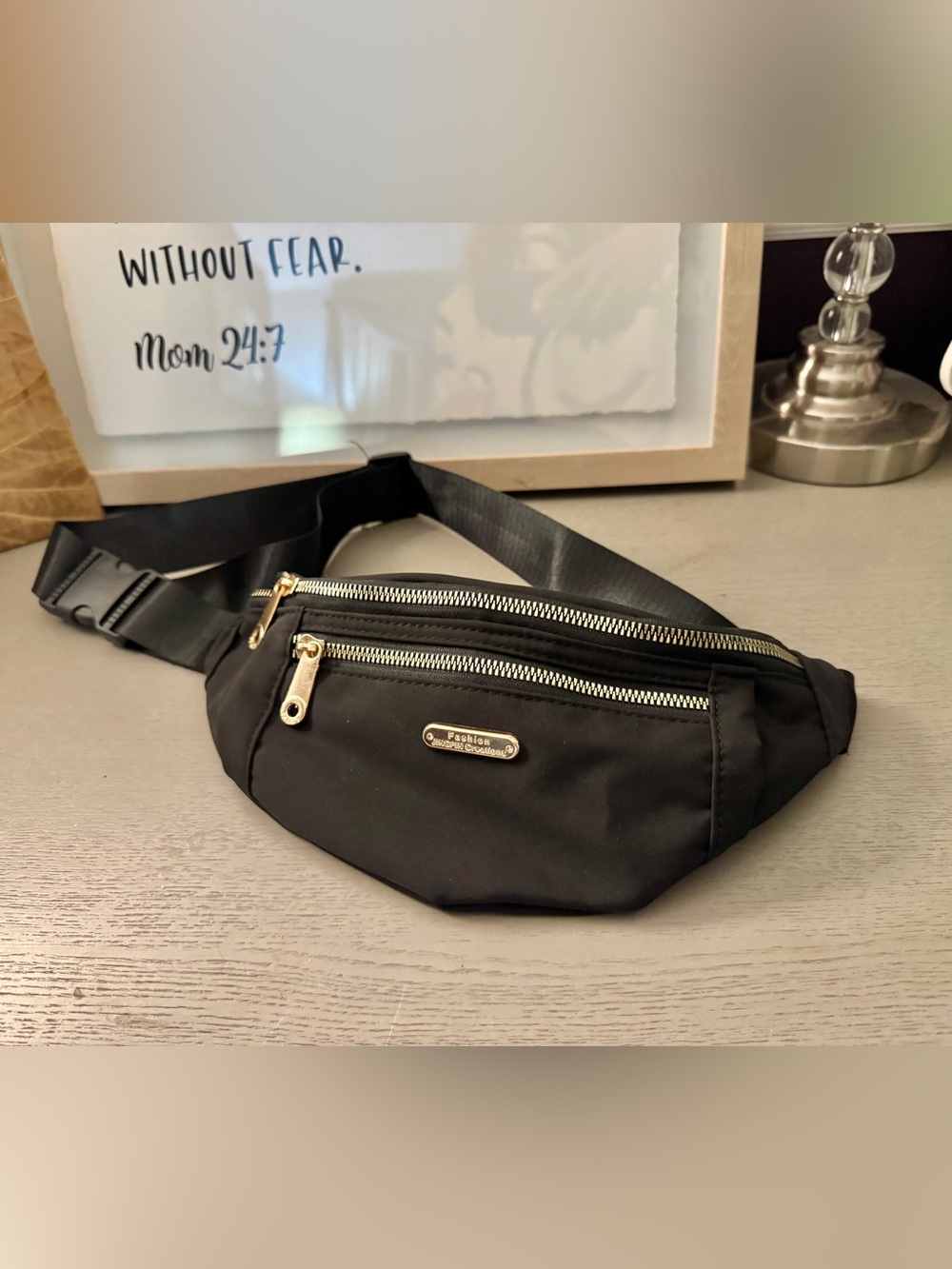 Fashion JingPin Black Belt Bag Gold Tone Zippers